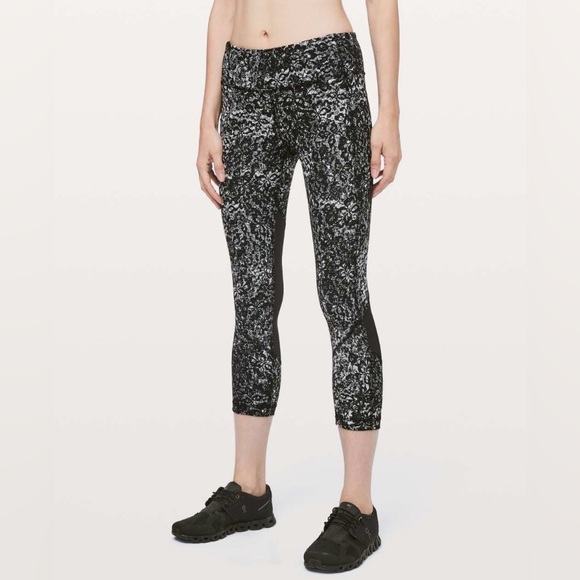 lululemon athletica Pants - Lululemon Pace Rival Crop Leggings in Achromatized Ice Grey Black - Size 4